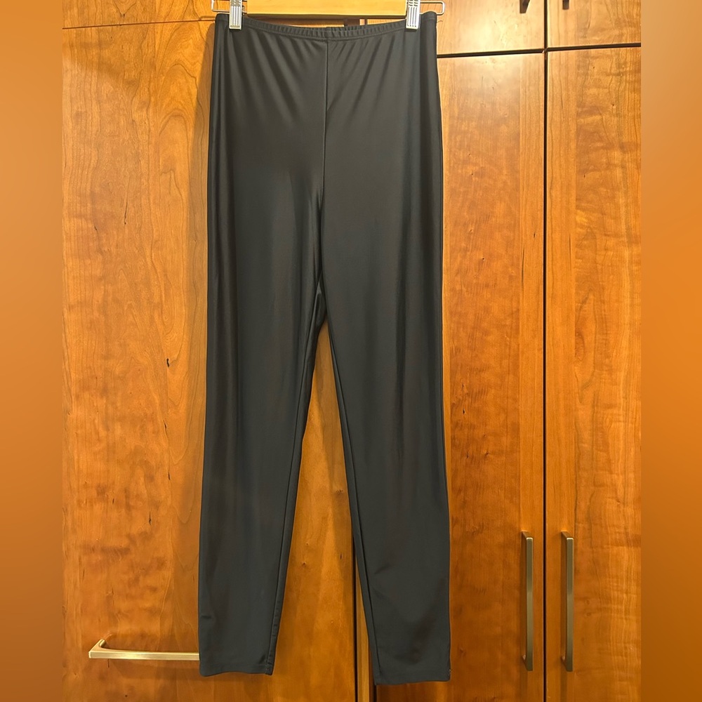 Reformation black leggings women’s size M sustainable fabric slick shiny